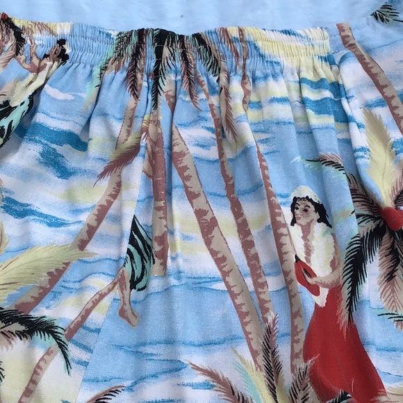 Hawaiian shirt and crop beaded pants - Picture 6 of 7